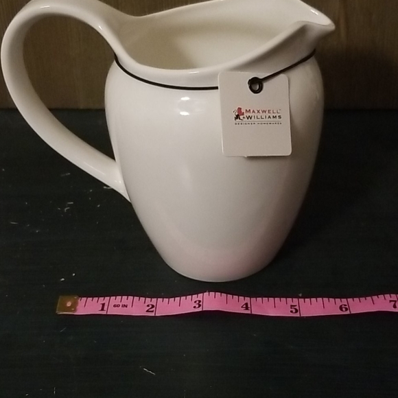 NWT White Maxwell Williams pitcher 750 ml - Picture 4 of 5